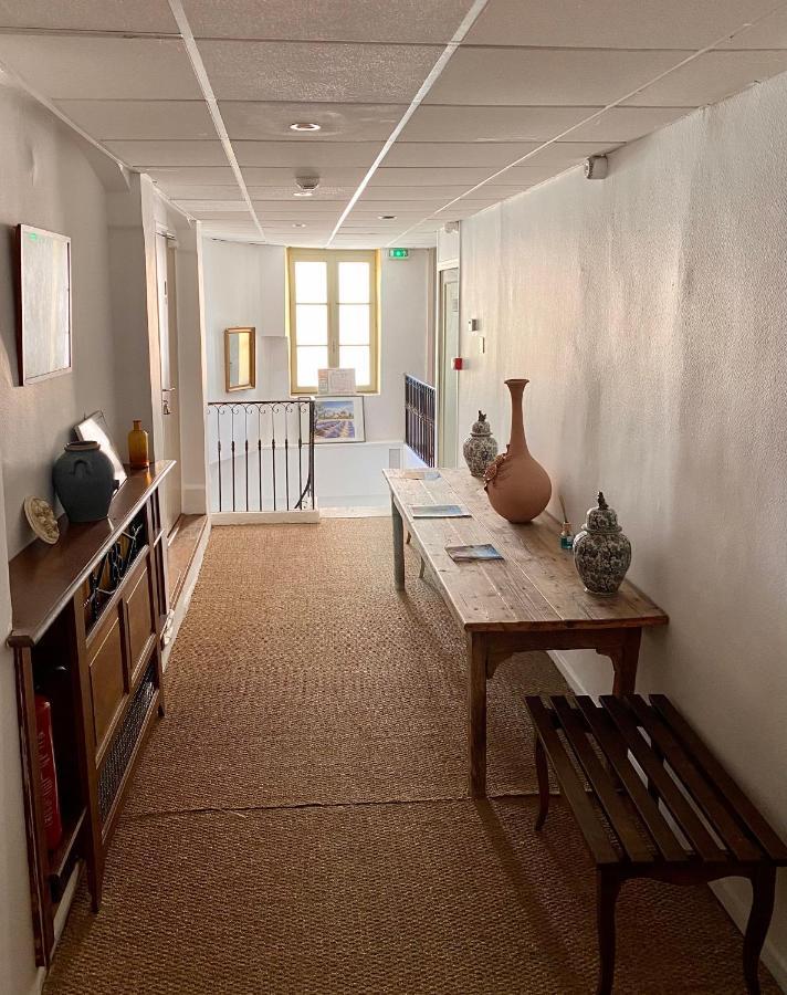 Rive Droite Hotel Apt Kültér fotó